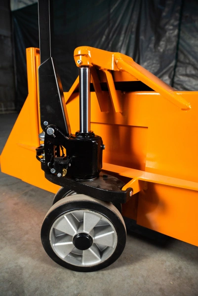 Тележка гидравлическая для бездорожья 1500 кг 800 мм резиновые колеса TOR RHW