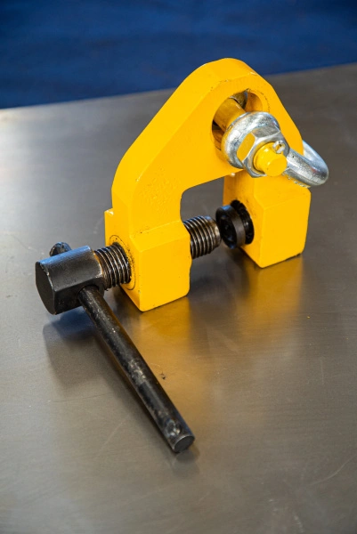 Захват струбцинный вертикальный ZSV (г/п 1,5 т, лист 0-35мм)